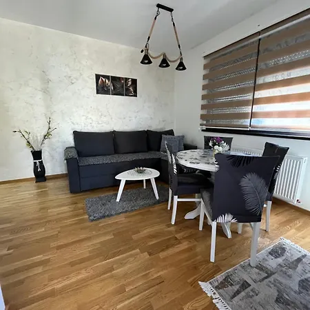 Apartment D & Nn